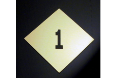 Номерок из металла в виде ромба без отверстия