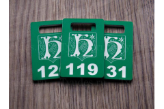 Зеленые номерки для гардероба