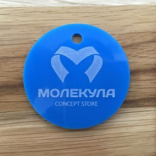 Лазерная гравировка на акриле