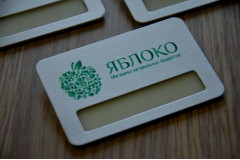 Бейдж с окошком на магнитном креплении 