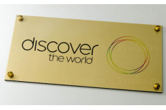 Табличка с гравировкой с логотипом компании