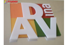 Фигурная лазерная резка акрила