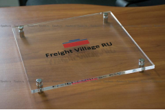 Табличка из прозрачного оргстекла