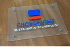 Объемная табличка из матового стекла