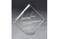 Лазерная гравировка акриловой статуэтки