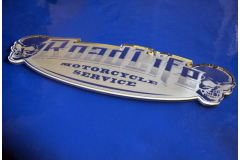 Лазерная гравировка аксессуара из акрила