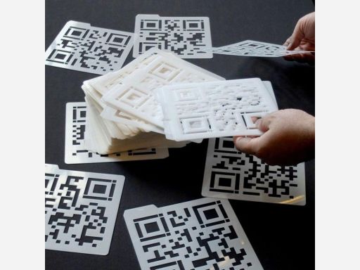 Трафареты QR-кода из пластика